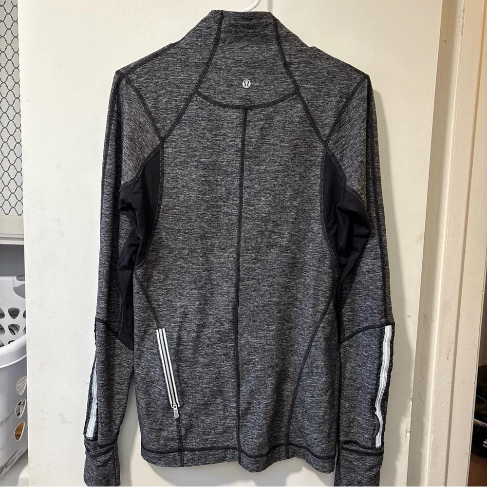 Lululemon Gray Black Run Dash 1/2 Half Zip Pullover Long Sleeve Top Size 10